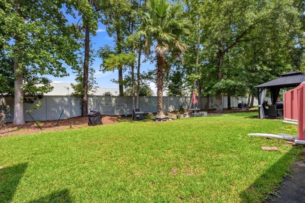 86 Shadow Moss Pl. Photo 38