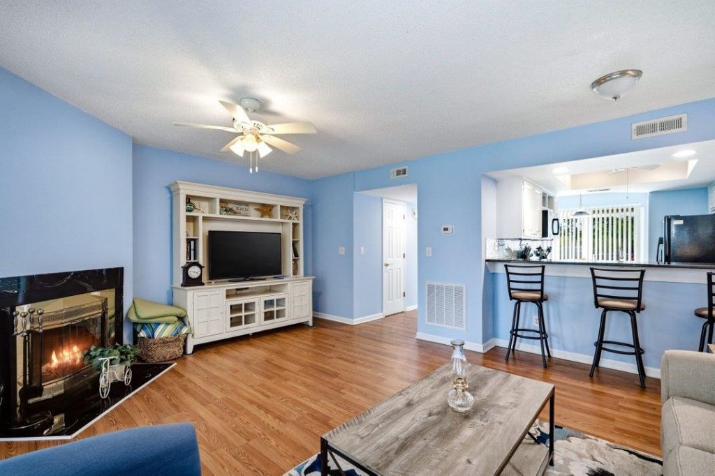 86 Shadow Moss Pl. Photo 4