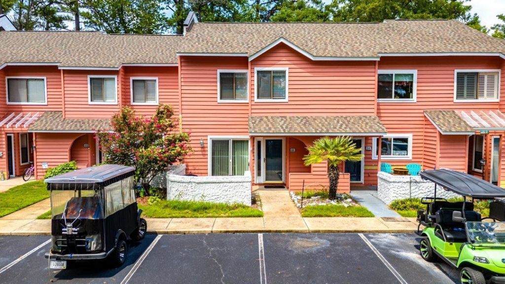 86 Shadow Moss Pl. Photo 6