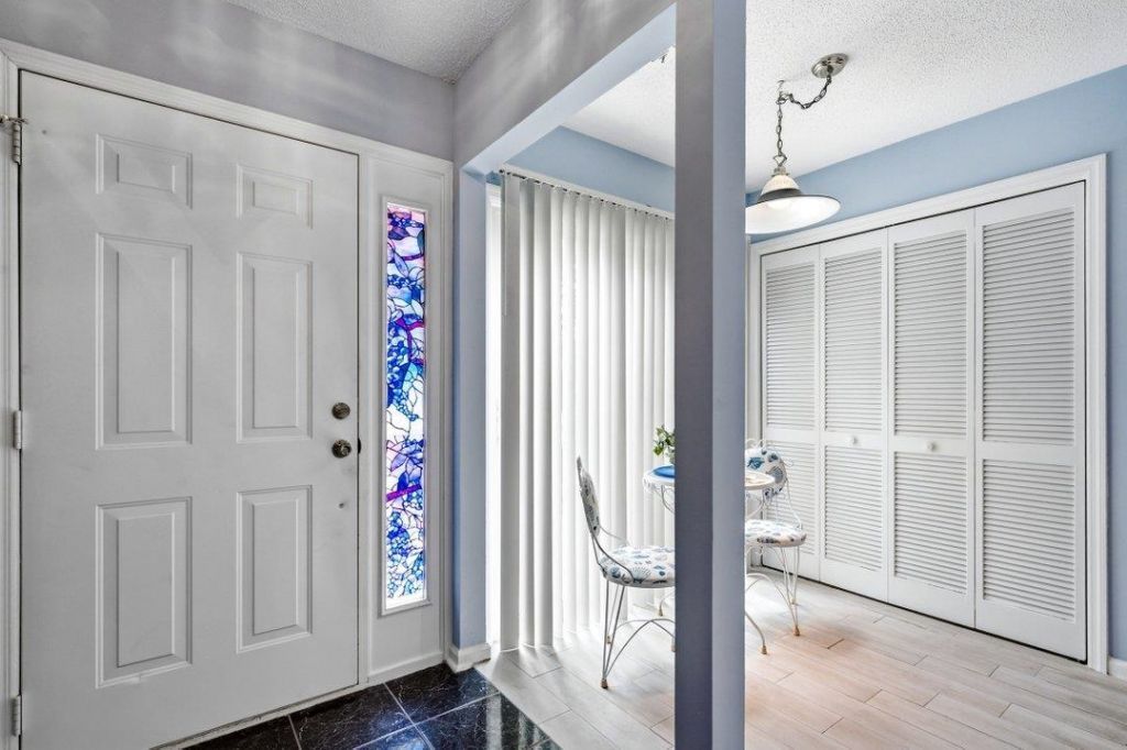 86 Shadow Moss Pl. Photo 8