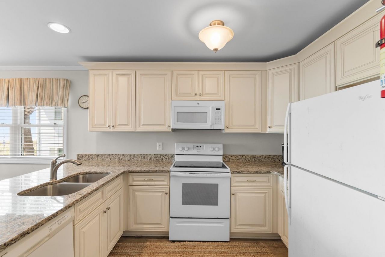 2405 S Ocean Blvd. Photo 6