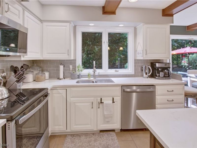 126 Westchester Drive, Amherst, OH 44001 Photo 10
