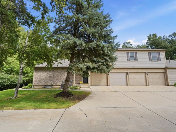 240 Pine Tree Ridge Drive, Unit 4, Waterford, MI 48327