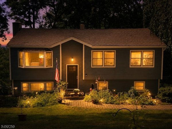 11 Hillsdale Dr, Vernon, NJ 07461