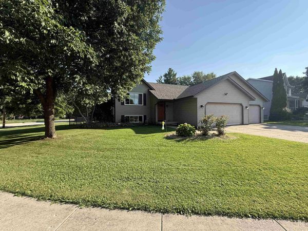 521 Sleepy Hollow Lane, Marshall, WI 53559