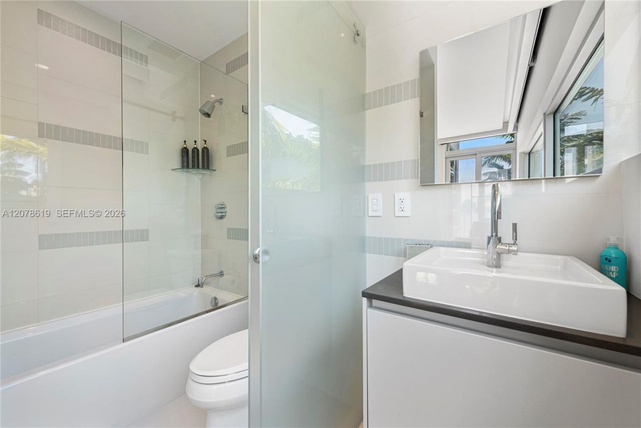 440 S Hibiscus Dr, Miami Beach, FL 33139 Photo