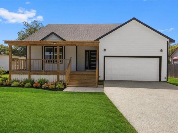 403 Jones ST, Smithville, TX 78957