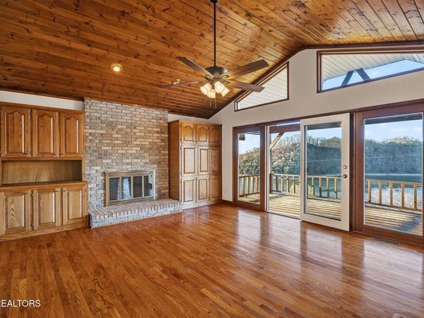1634 Falling Water Rd, Sparta, TN 38583