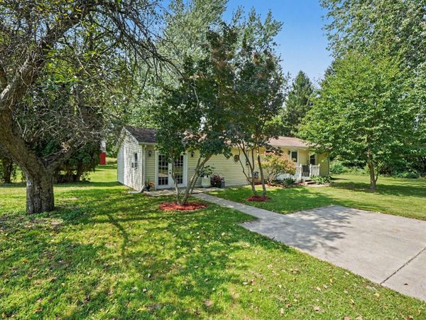9000 N Meridian Road, Pleasant Lake, MI 49272