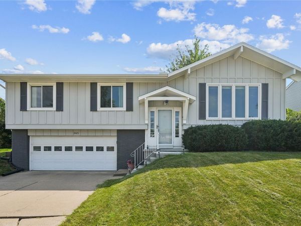 3425 Sue Lane NW, Cedar Rapids, IA 52405