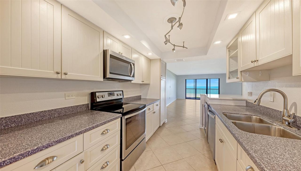 420 Beach Road, Unit 706, Sarasota, FL 34242 Photo