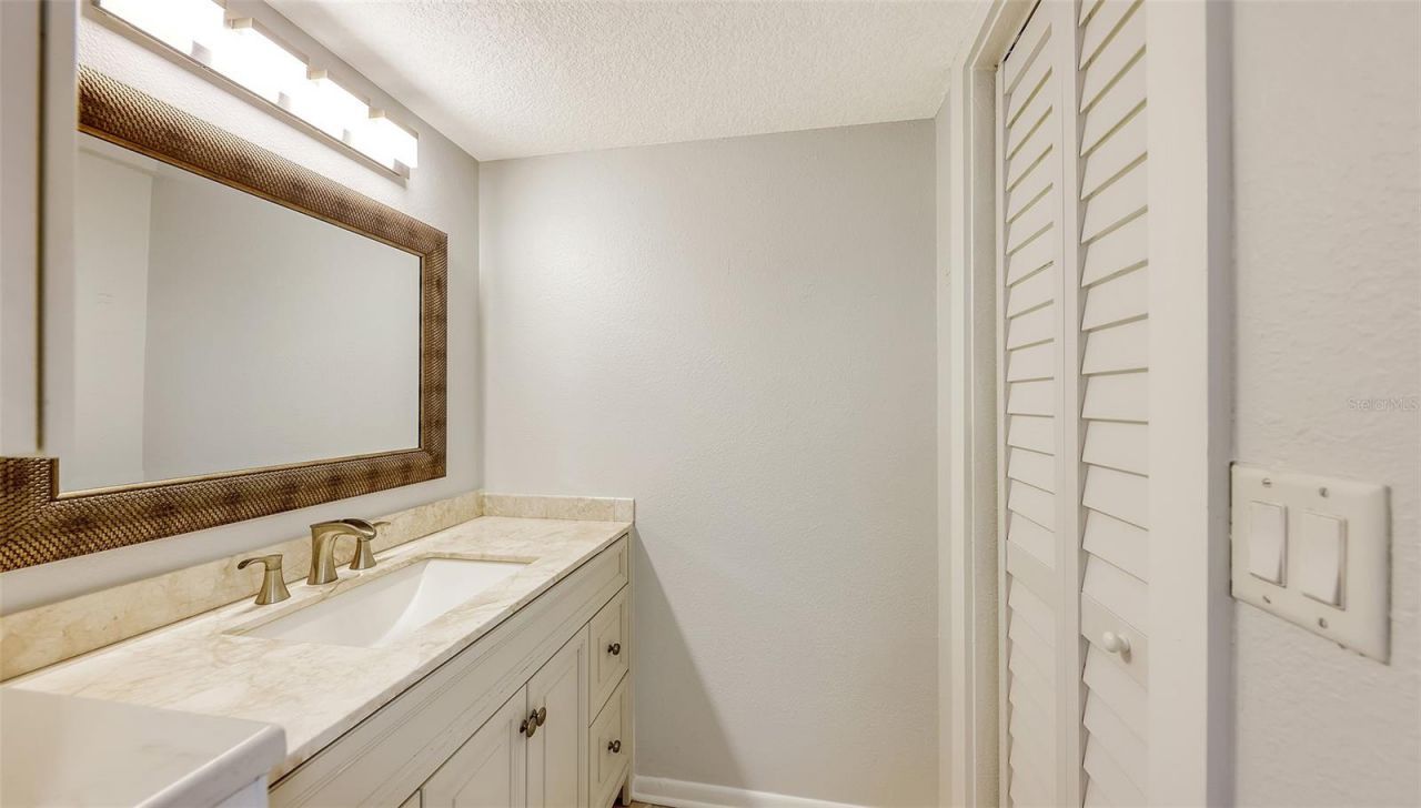 420 Beach Road, Unit 706, Sarasota, FL 34242 Photo