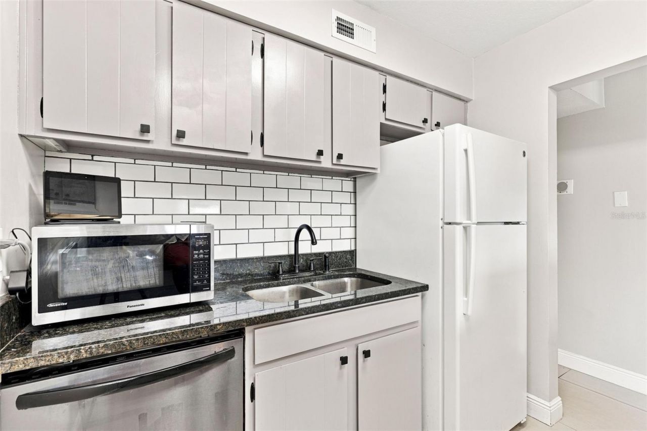 1000 Lake Of The Woods Boulevard , Unit B202, Fern Park, FL 32730 Photo