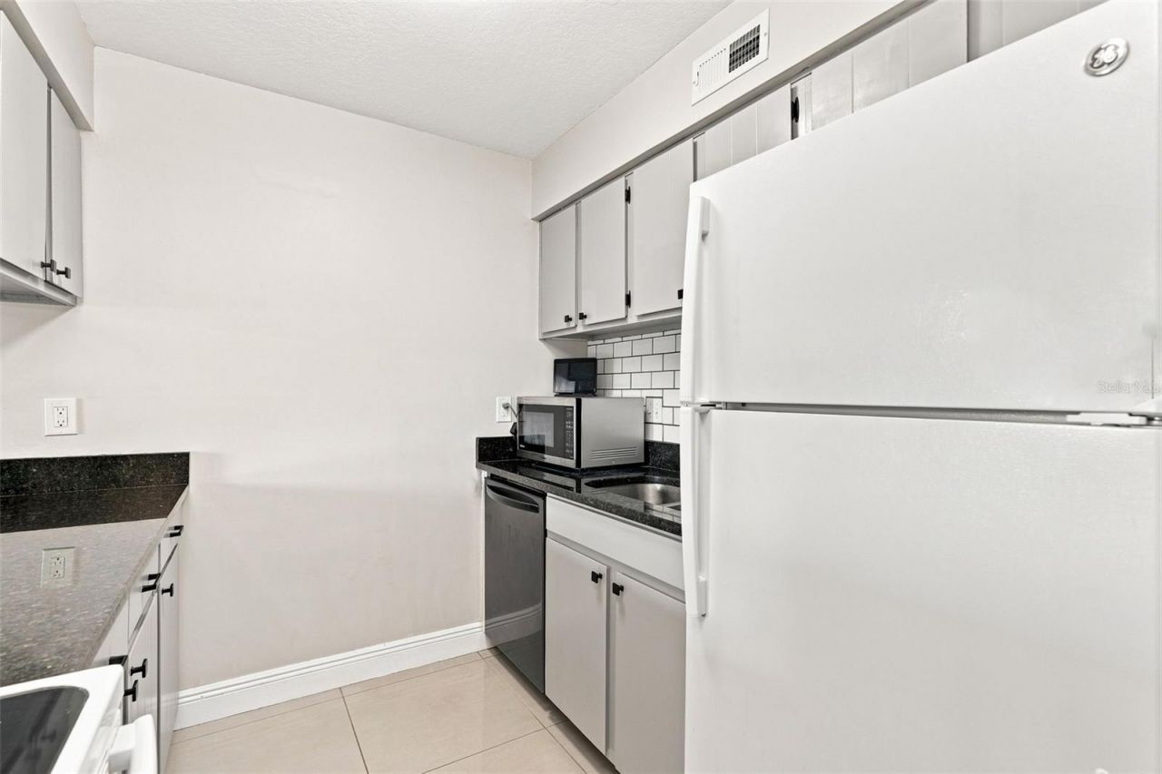 1000 Lake Of The Woods Boulevard , Unit B202, Fern Park, FL 32730 Photo