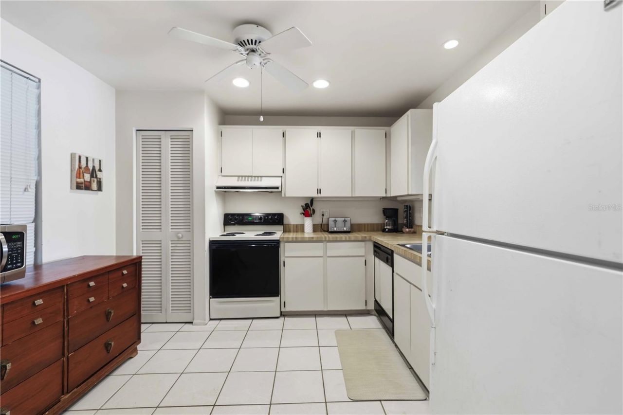 9034 Midnight Pass Road, Unit 6, Sarasota, FL 34242 Photo