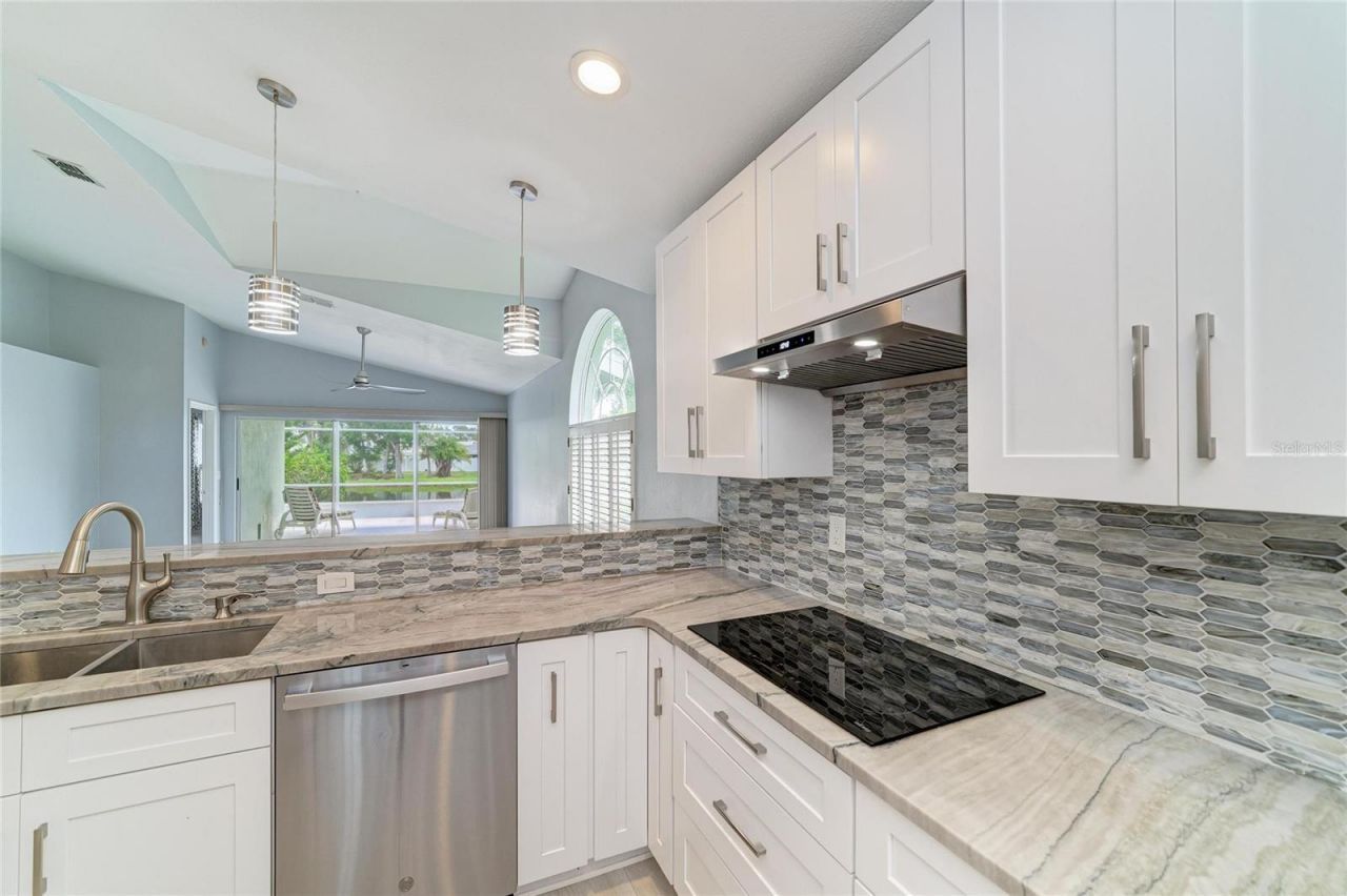 7488 Eleanor Circle, Sarasota, FL 34243 Photo