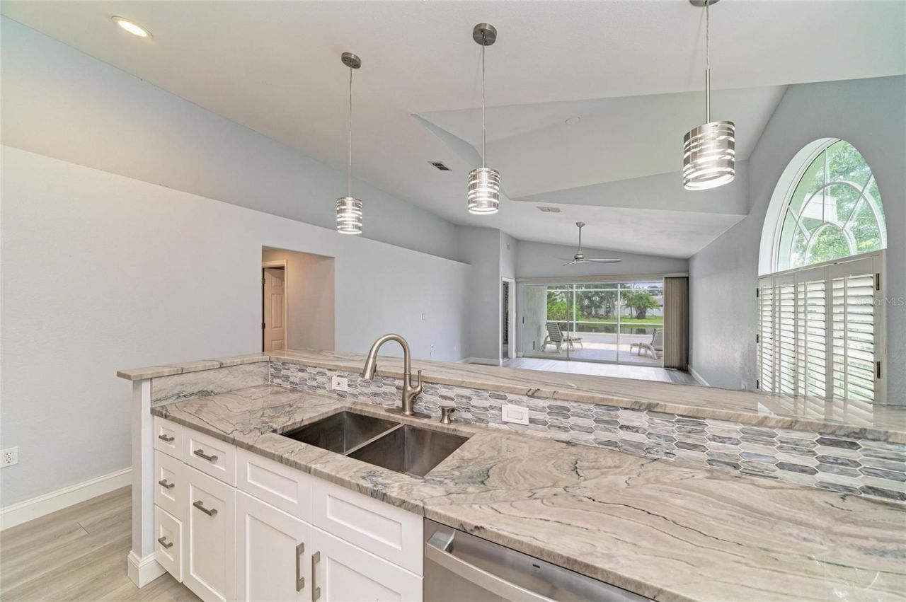 7488 Eleanor Circle, Sarasota, FL 34243 Photo