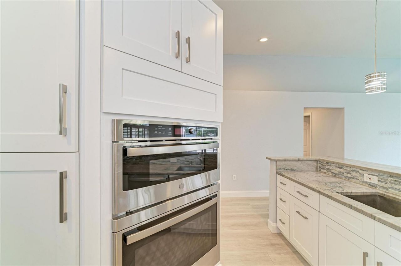 7488 Eleanor Circle, Sarasota, FL 34243 Photo