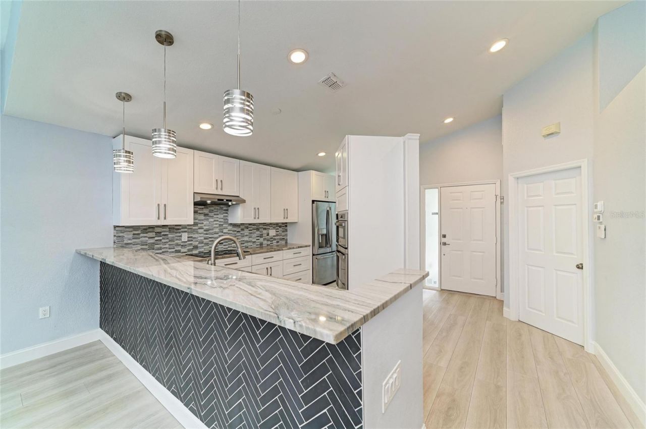 7488 Eleanor Circle, Sarasota, FL 34243 Photo