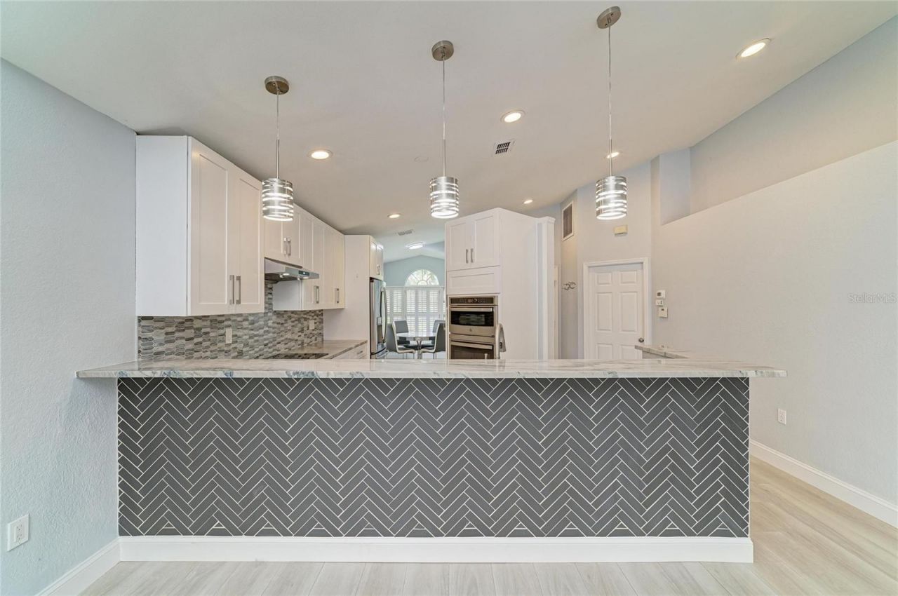 7488 Eleanor Circle, Sarasota, FL 34243 Photo
