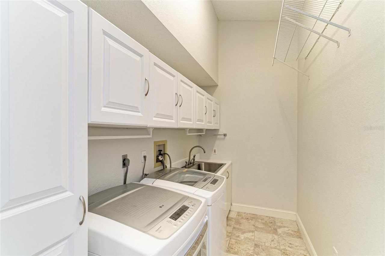 7488 Eleanor Circle, Sarasota, FL 34243 Photo