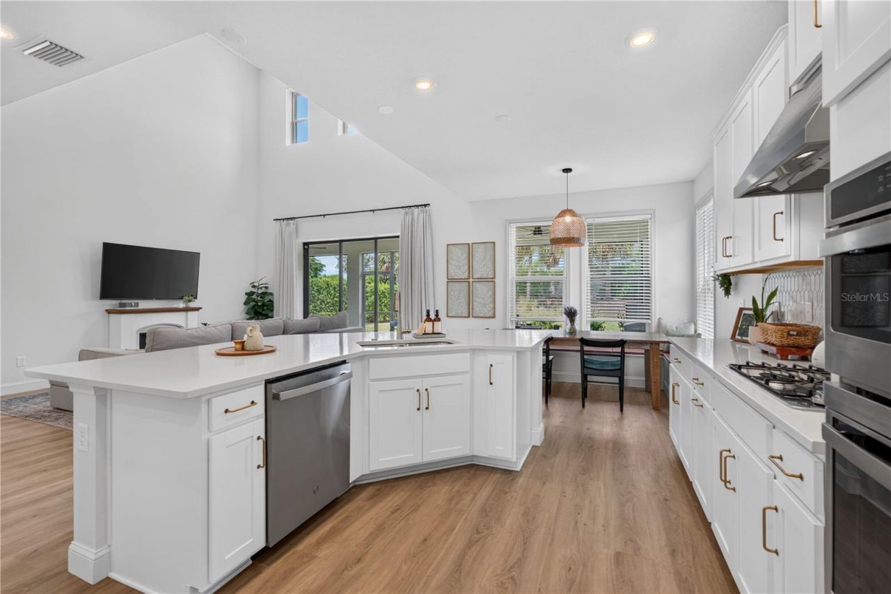 9284 Tequila Sunrise Drive, Sarasota, FL 34241 Photo