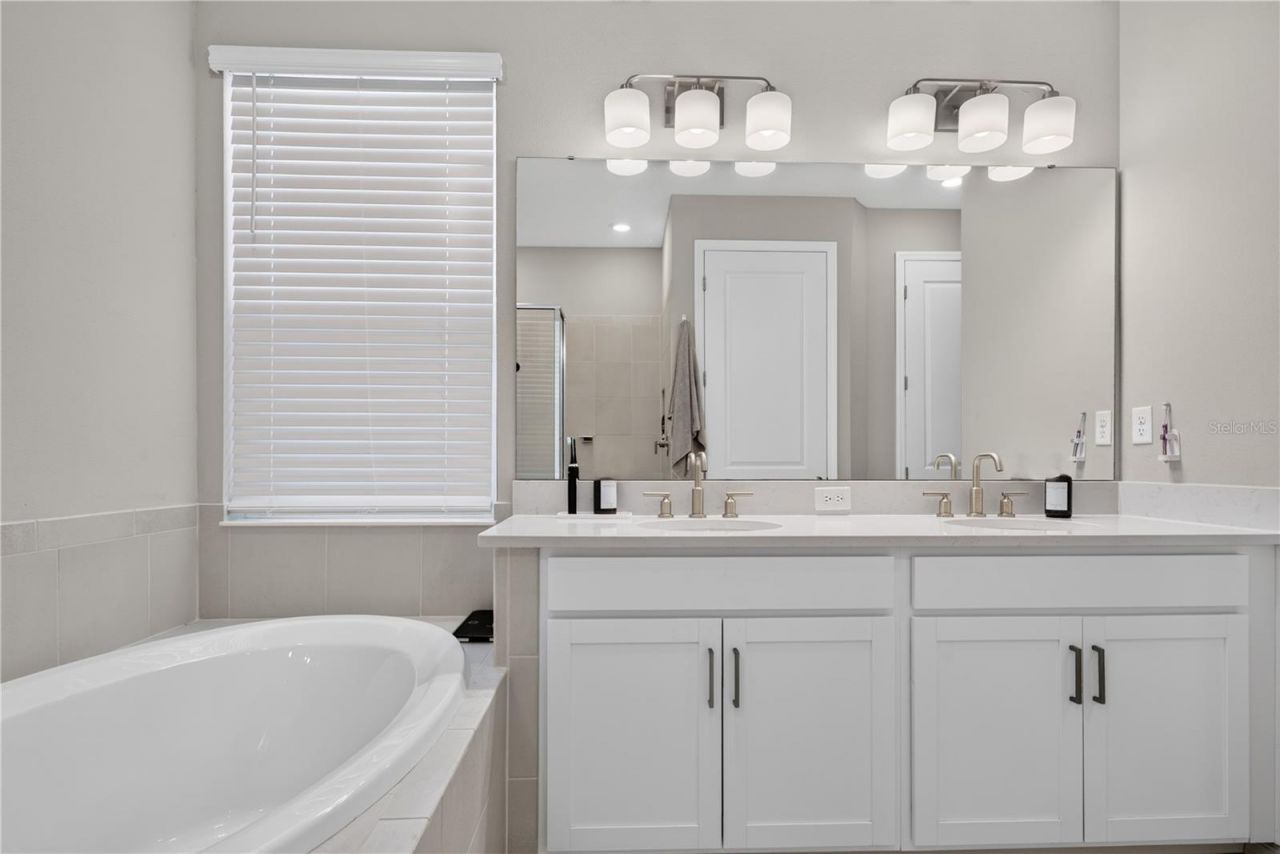 9284 Tequila Sunrise Drive, Sarasota, FL 34241 Photo