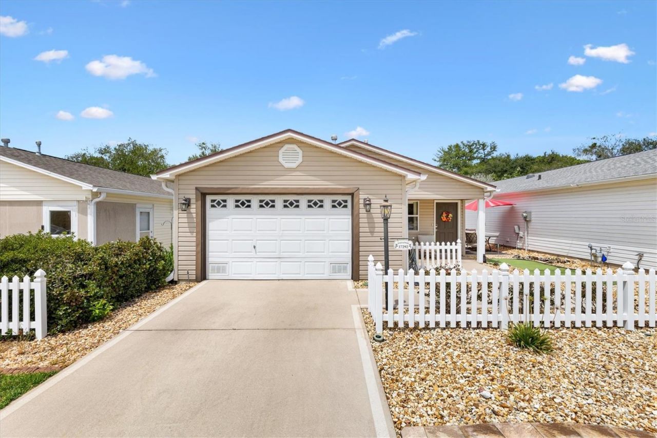 17292 SE 93rd Heyward Avenue, The Villages, FL 32162 Main Photo