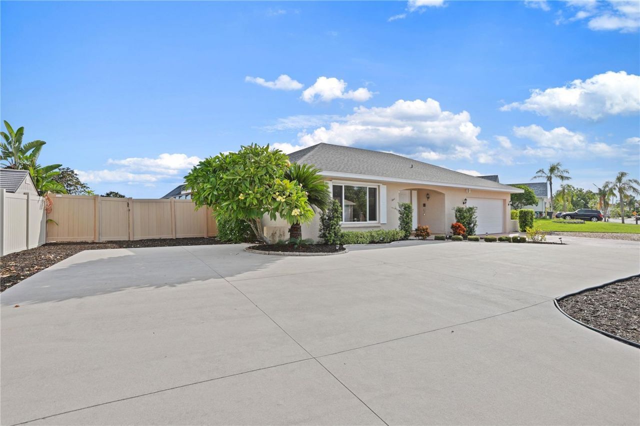 756 Flamingo Drive, Apollo Beach, FL 33572 Photo