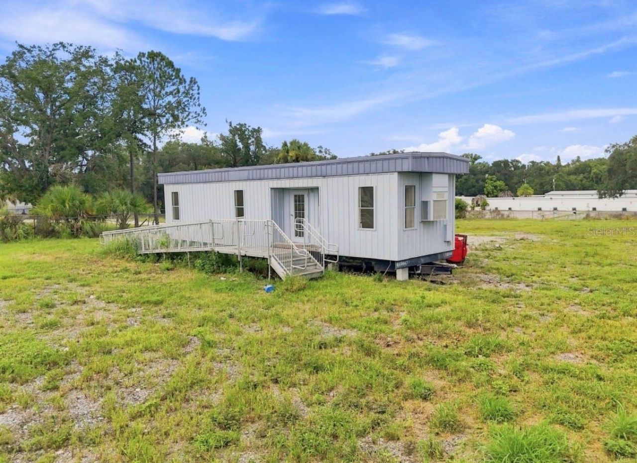 4946 E Hillsborough Avenue , Tampa, FL 33610 Photo
