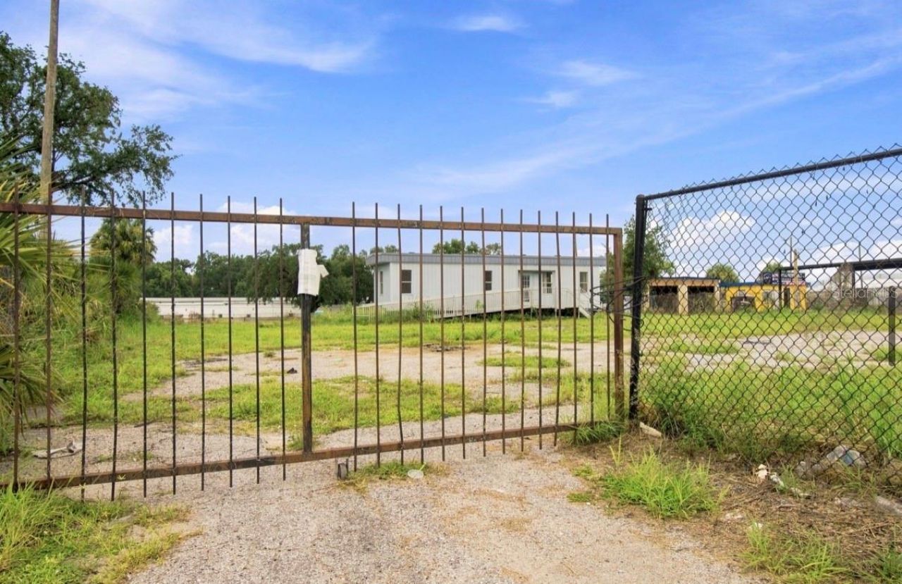 4946 E Hillsborough Avenue , Tampa, FL 33610 Photo