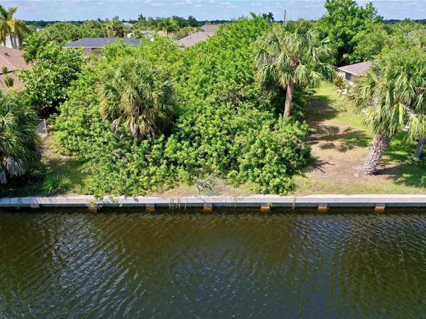 17133 CANARY LANE , PORT CHARLOTTE, FL 33948