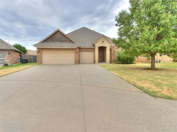 641 SW 28th Street, Moore, OK 73160