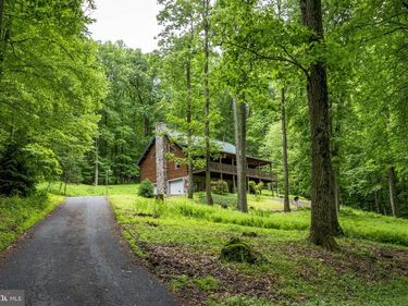 210 RESH ROAD, REINHOLDS, PA 17569