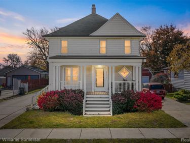 22816 Ridgeway Street , St Clair Shores, Mi 48080