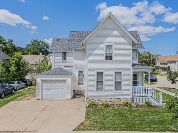 3 Madison Street , Algonquin, IL 60102