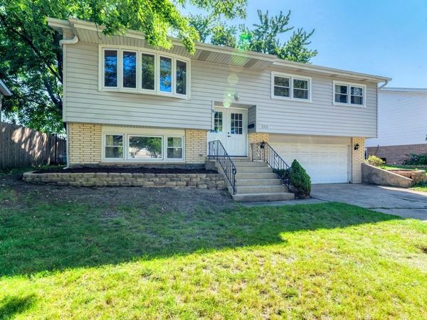 8719 Willow Road , Hickory Hills, IL 60457