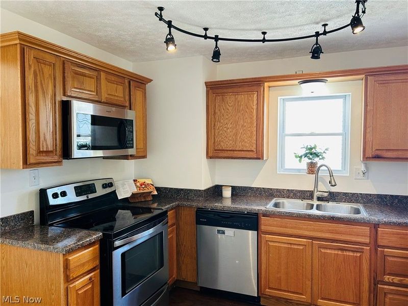 10117 Chesterfield Drive, Parma Heights, OH 44130 Photo 8