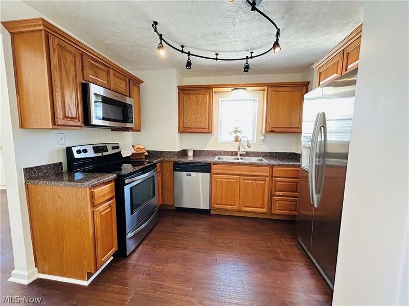 10117 Chesterfield Drive, Parma Heights, OH 44130 Photo 9