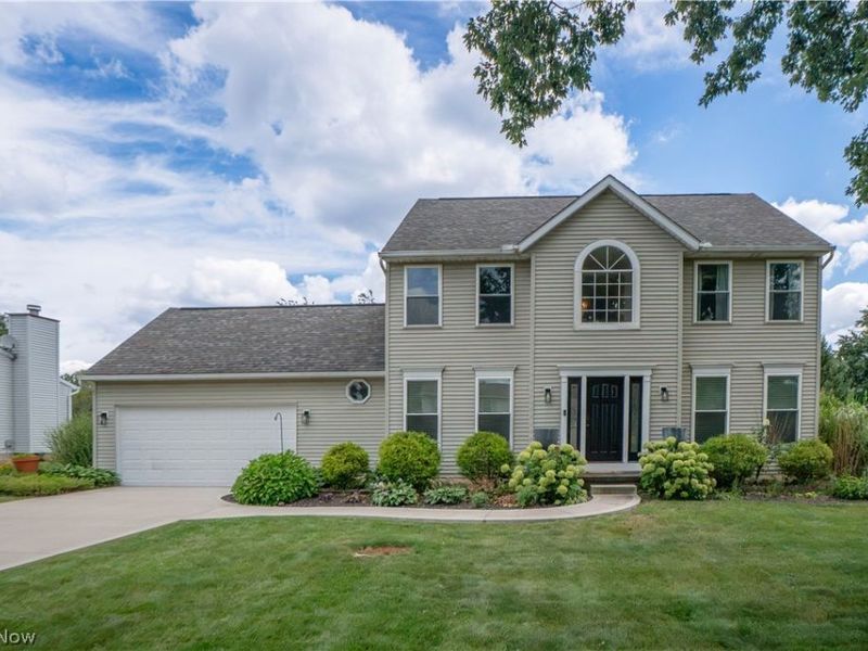 6526 Sugargrove Circle NE, Canton, OH 44721 Photo 1