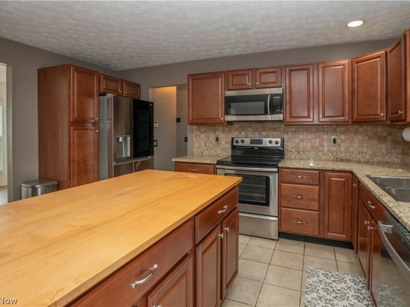 6526 Sugargrove Circle NE, Canton, OH 44721 Photo 10