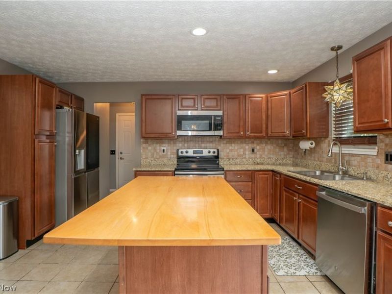 6526 Sugargrove Circle NE, Canton, OH 44721 Photo 11