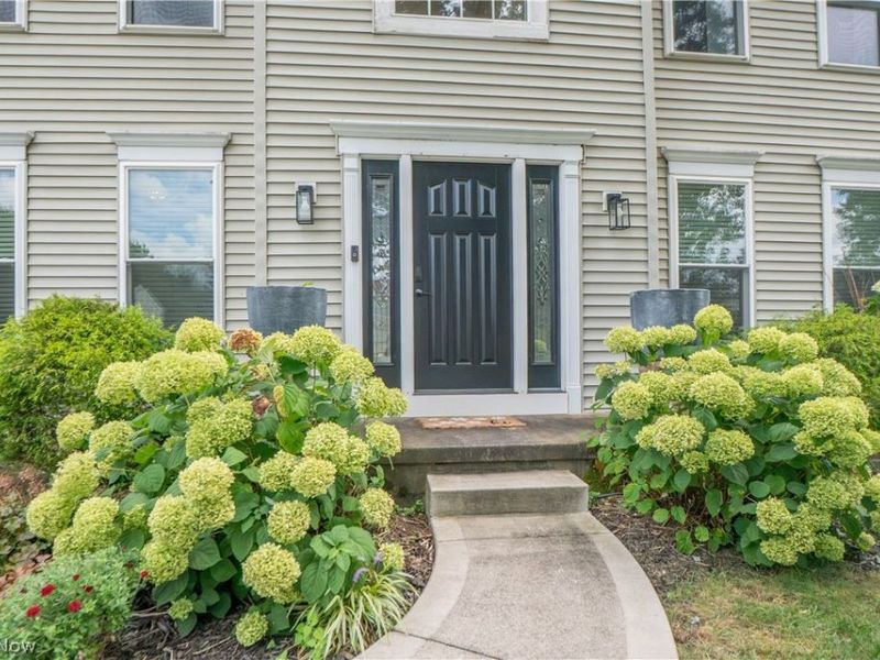 6526 Sugargrove Circle NE, Canton, OH 44721 Photo 3