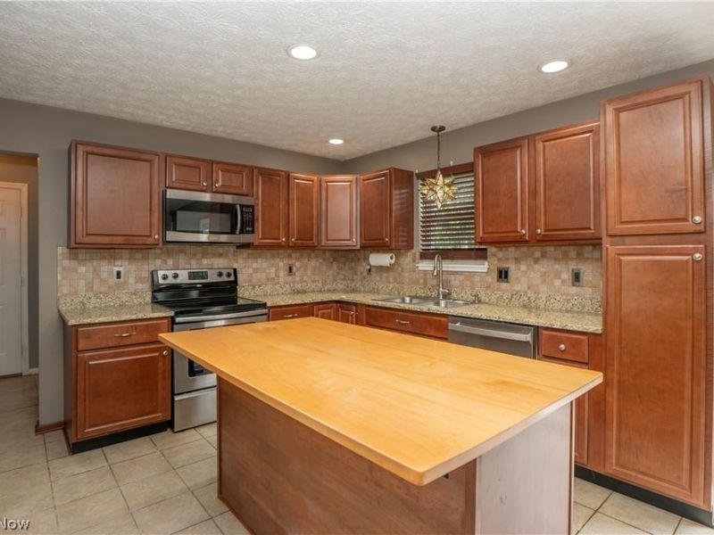 6526 Sugargrove Circle NE, Canton, OH 44721 Photo 9