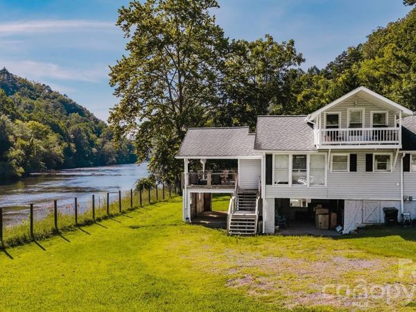 1380 Highway 19a Highway, Whittier, NC 28789