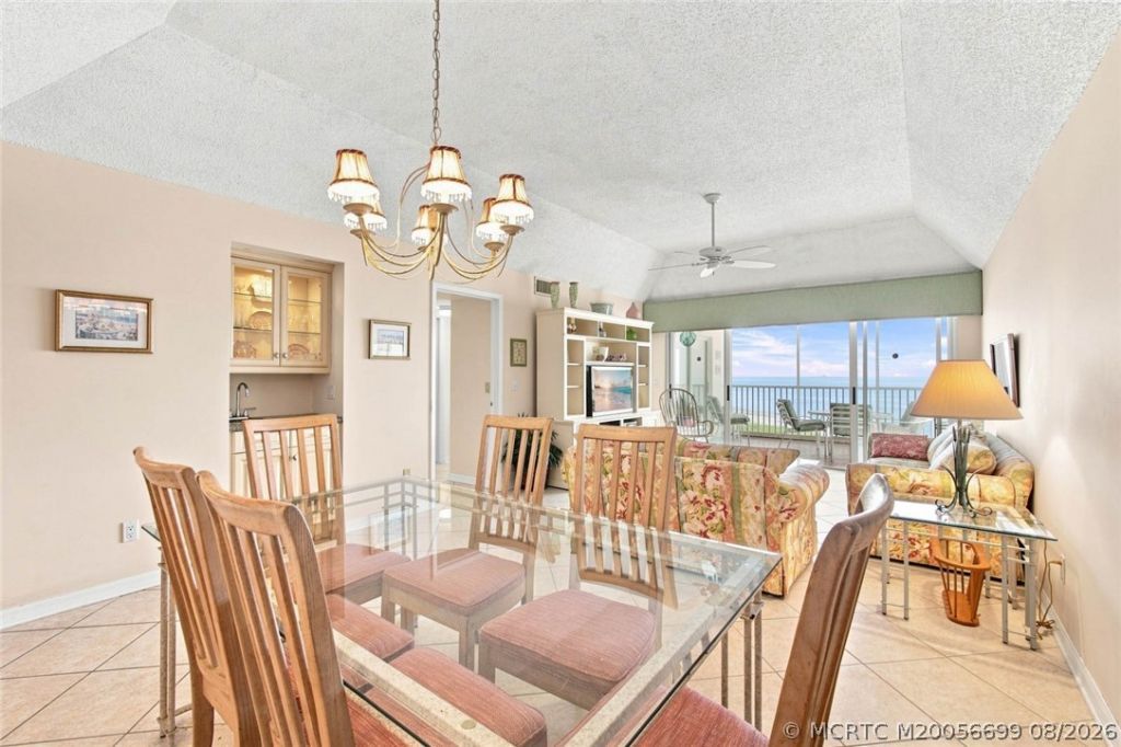 529 NE Plantation Road, Unit 407, Stuart, FL 34996 Photo
