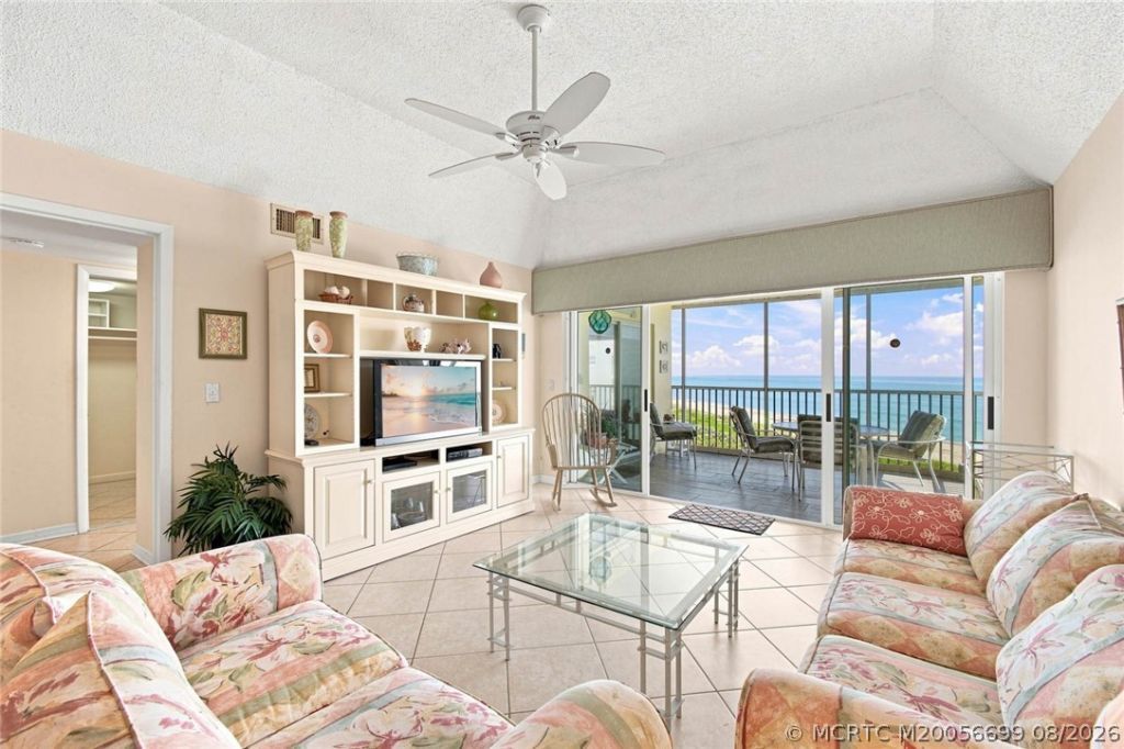529 NE Plantation Road, Unit 407, Stuart, FL 34996 Photo