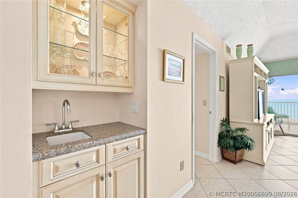 529 NE Plantation Road, Unit 407, Stuart, FL 34996 Photo