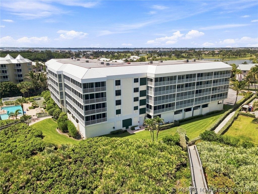 529 NE Plantation Road, Unit 407, Stuart, FL 34996 Photo