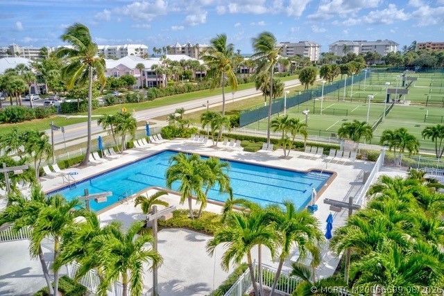 529 NE Plantation Road, Unit 407, Stuart, FL 34996 Photo